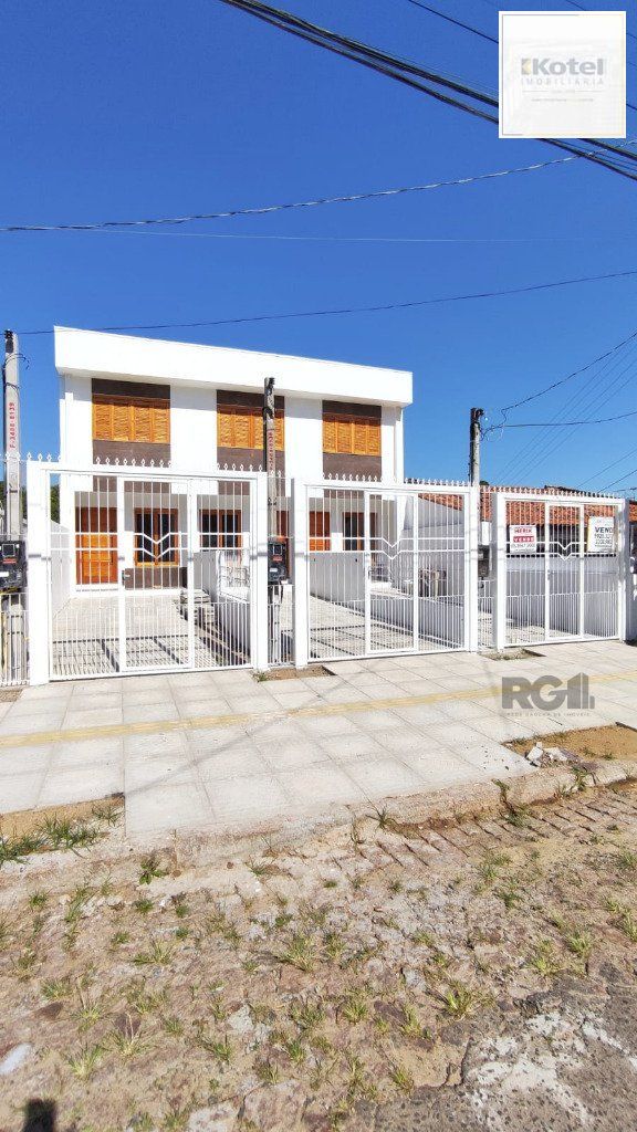 Sobrado Pronto, no Jardim Itu-Sabará: 2 Dormitórios, 1 Suíte.