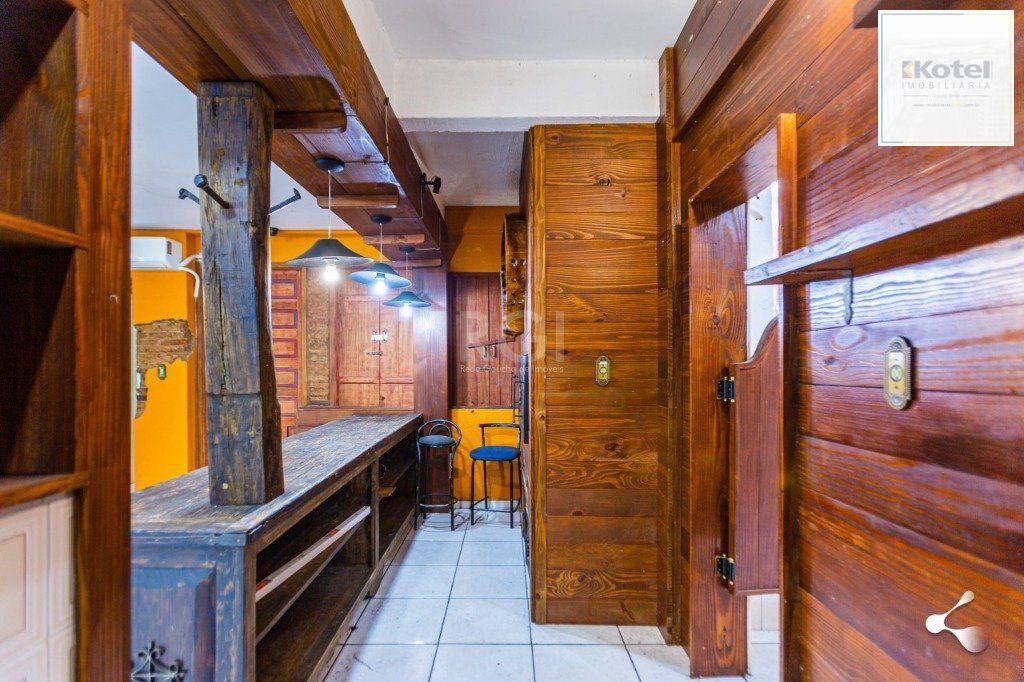 Casa para Venda - 500m², 3 dormitórios, sendo 3 suites, 4 vagas - Vila Ipiranga