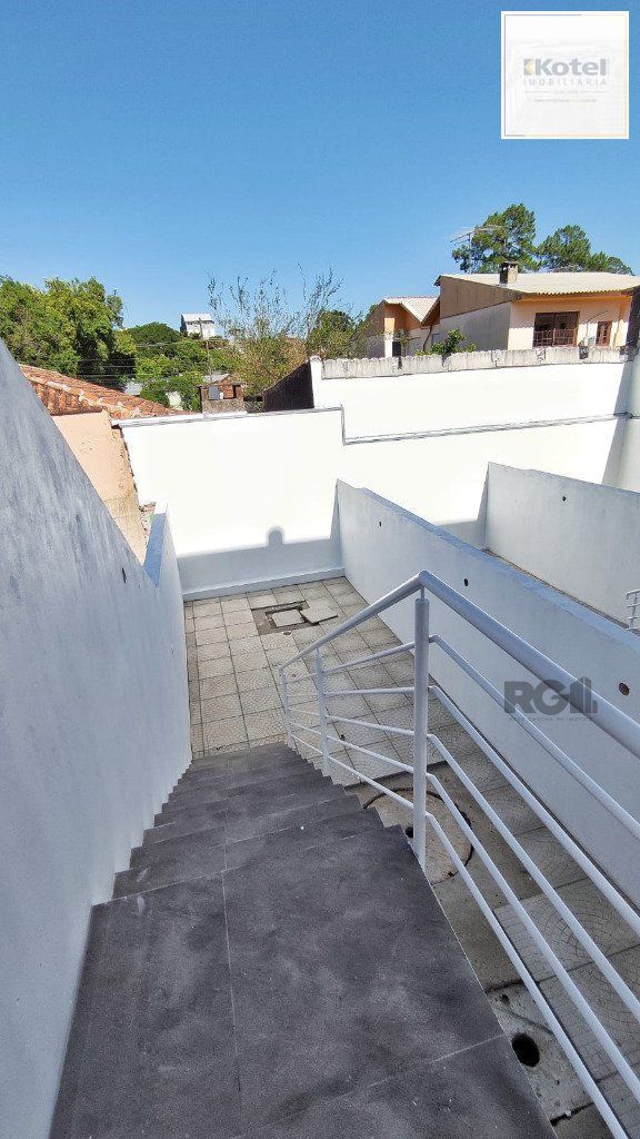 Sobrado Pronto, no Jardim Itu-Sabará: 2 Dormitórios, 1 Suíte.