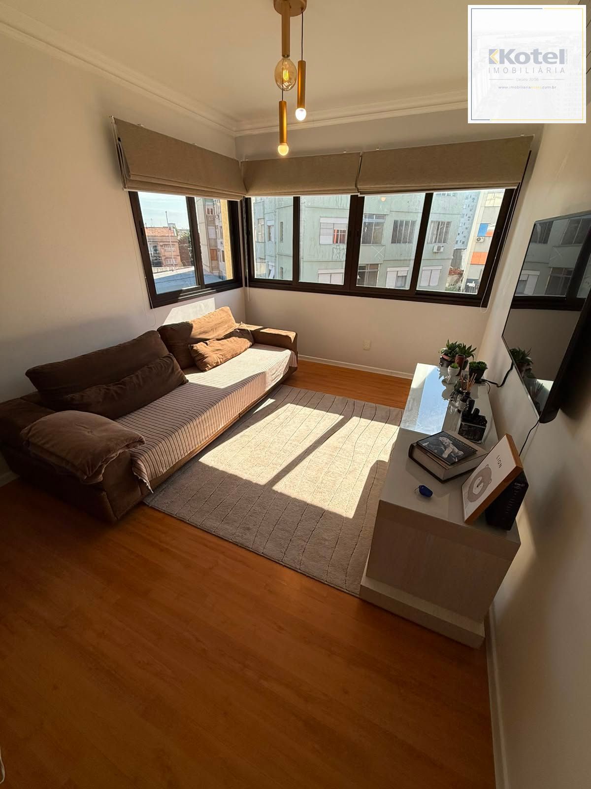 Apartamento semimobiliado no Moinhos de Vento