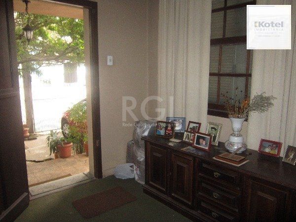 Casa para Venda - 137m², 1 dormitório, sendo 1 suites, 4 vagas - Floresta — foto 2
