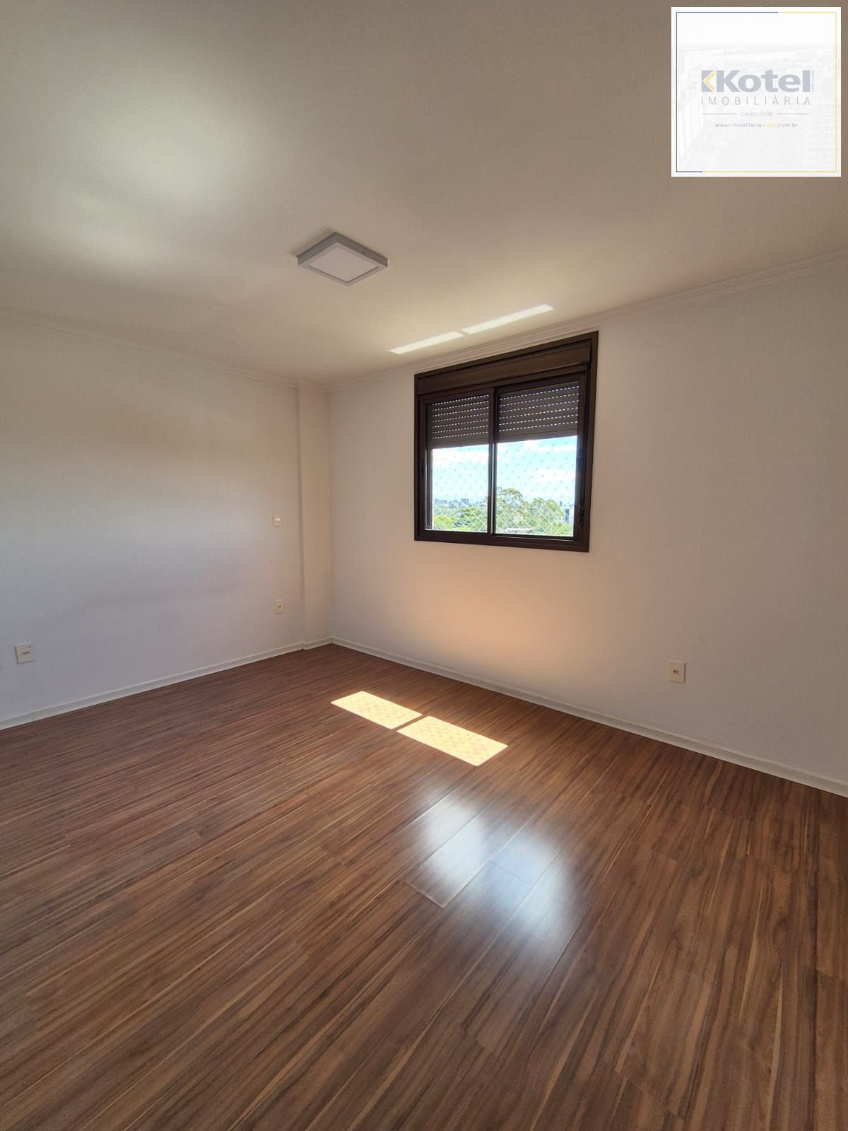 Apartamento 03 dormitórios no Bairro Cristo Redentor em Porto Alegre. — foto 5