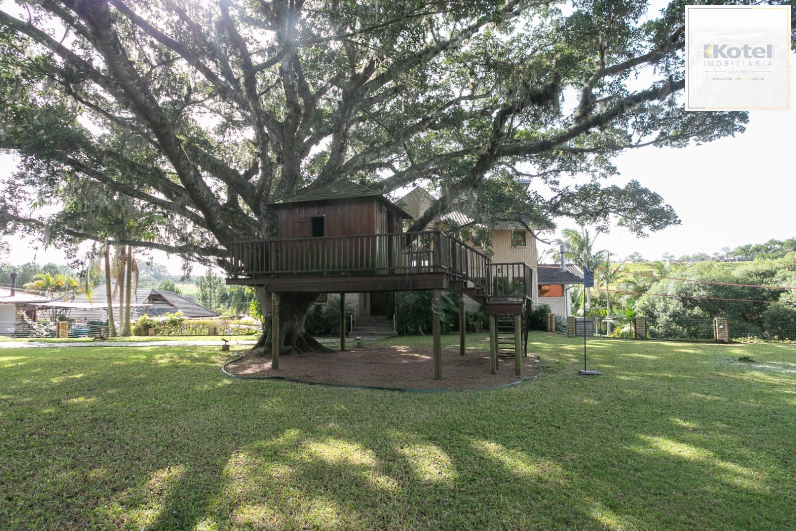 Casa mobiliada em condomínio