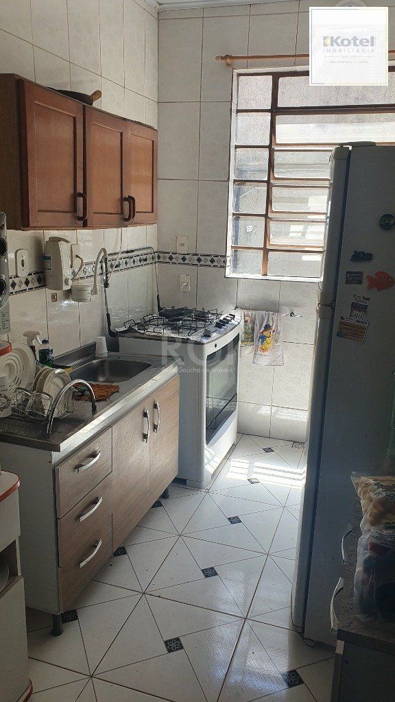 Casa para Venda - 290m², 4 dormitórios, sendo 2 suites, 2 vagas - Cascata — foto 4
