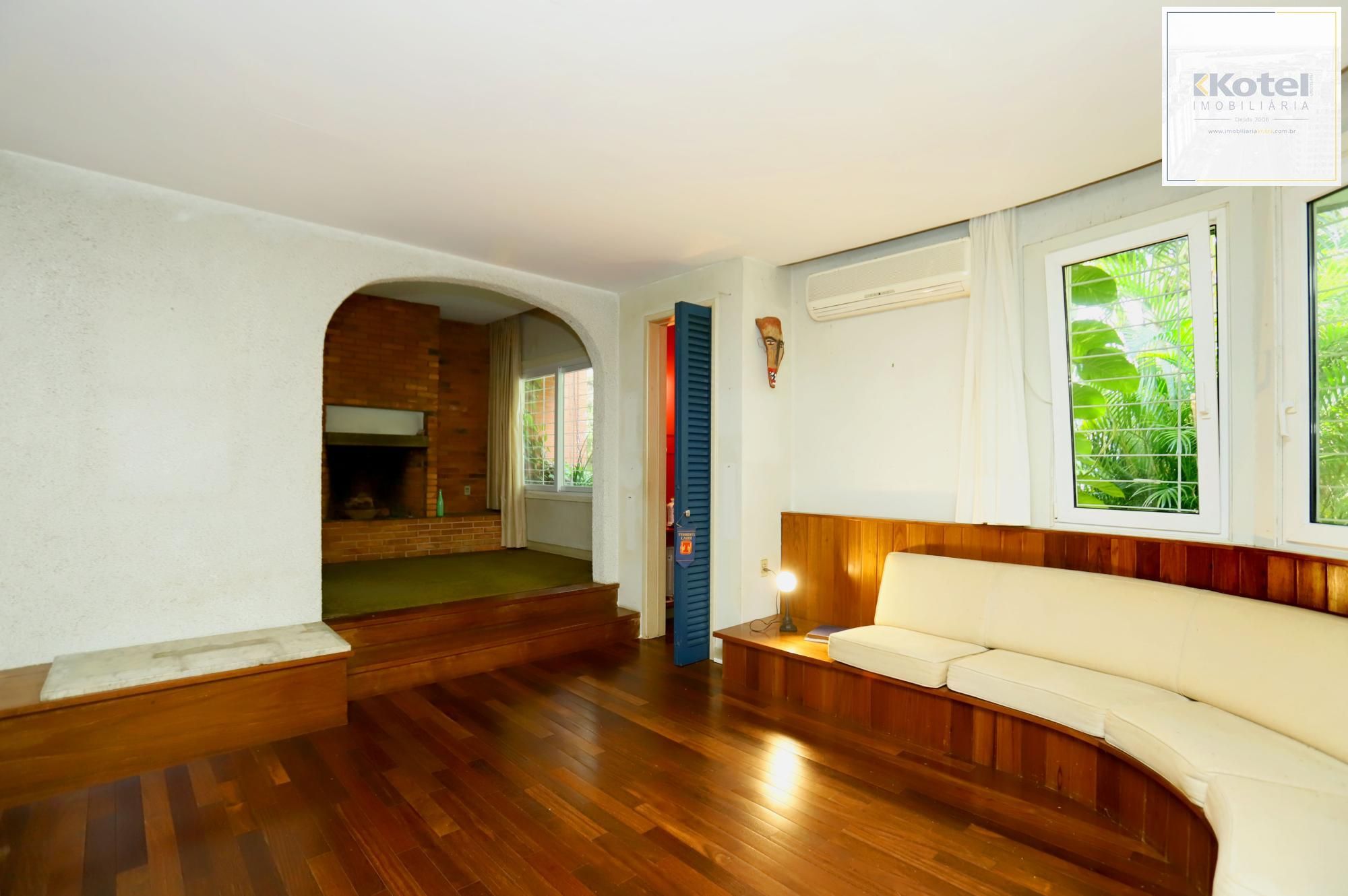 Casa no Bairro Petrópolis em Porto Alegre - Rua calma junto Av. Protásio Alves — foto 2