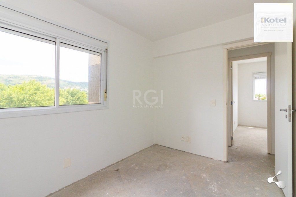 vende 03 dormitórios, living para dois ambientes, banheiro social, cozinha com churrasqueira e área de serviço com garagem