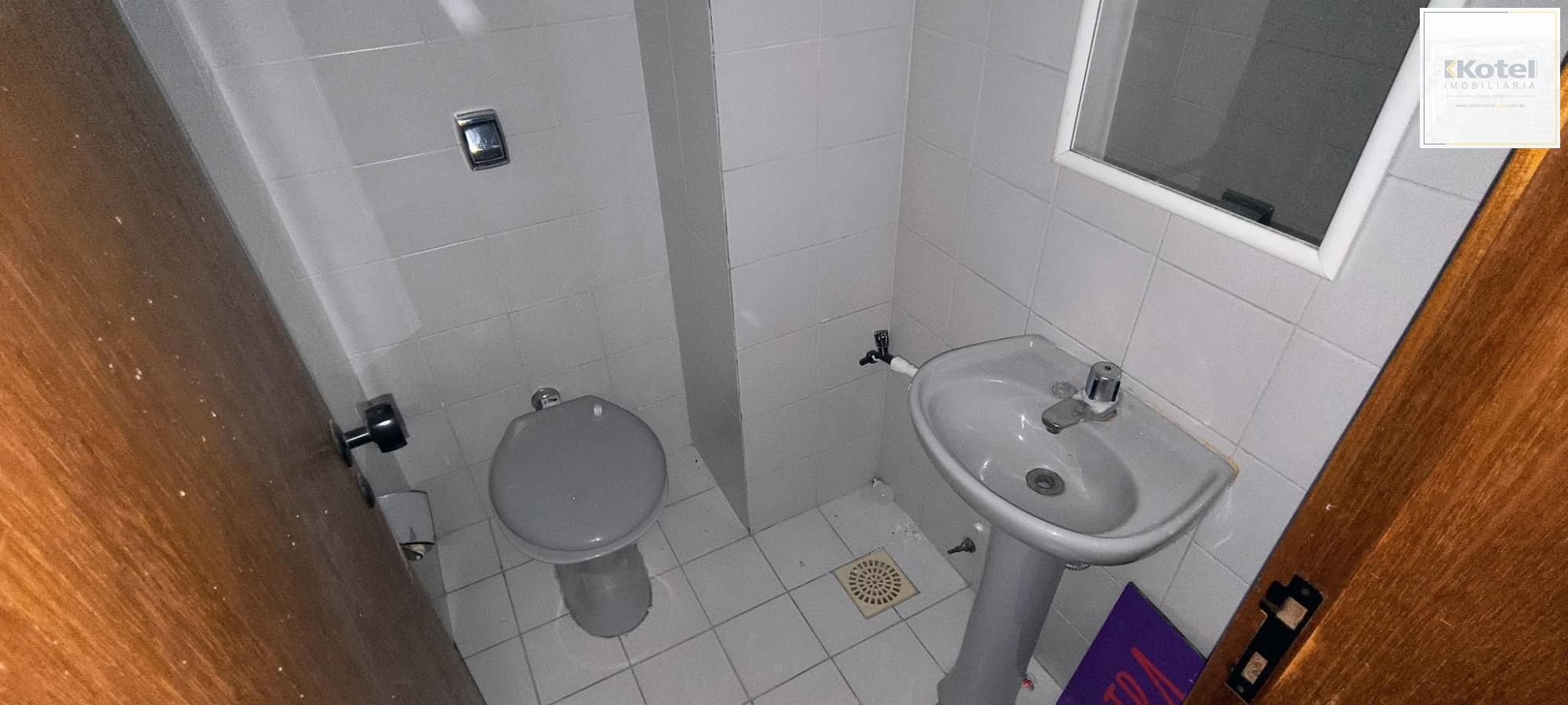 CONJUNTO  COMERCIAL  NA  AVENIDA CRISTÓVÃO COLOMBO
