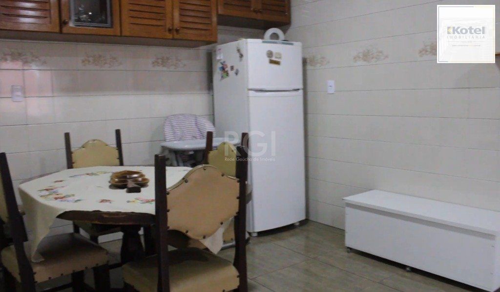 Casa para Venda - 300m², 5 dormitórios, sendo 2 suites, 4 vagas - Bela Vista