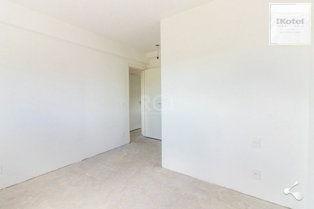 vende 03 dormitórios, living para dois ambientes, banheiro social, cozinha com churrasqueira e área de serviço com garagem