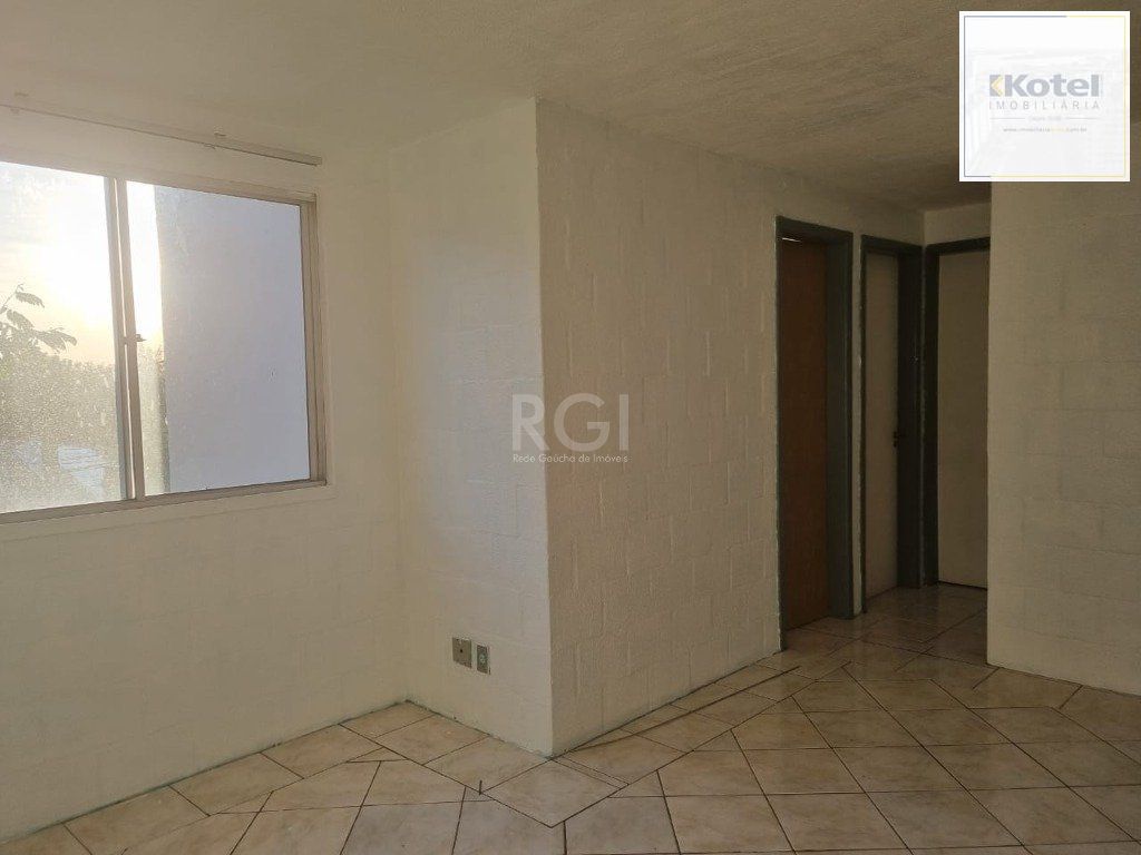 Casa frente, 81,50m2 e 2 apartamento nos fundos térreo e segundo andar.