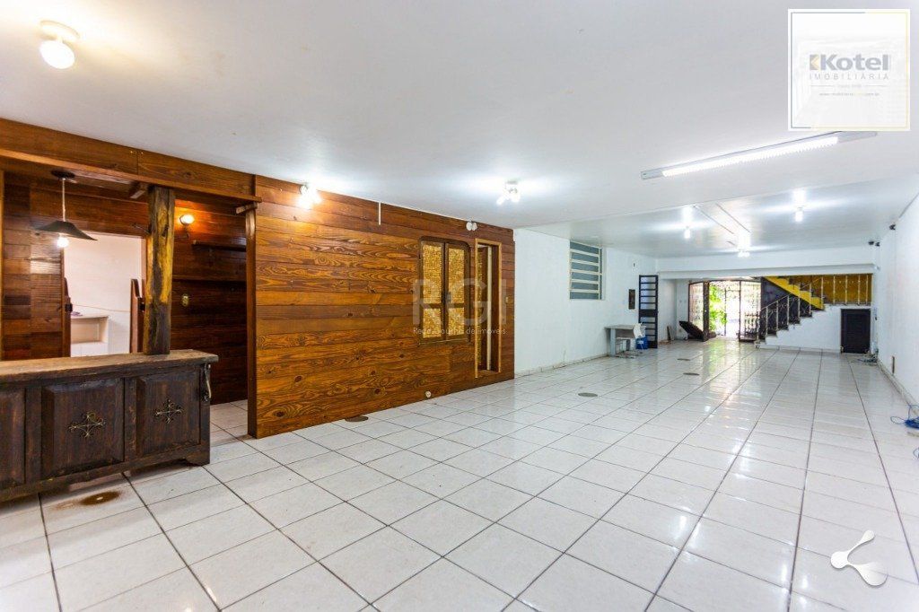 Casa para Venda - 500m², 3 dormitórios, sendo 3 suites, 4 vagas - Vila Ipiranga