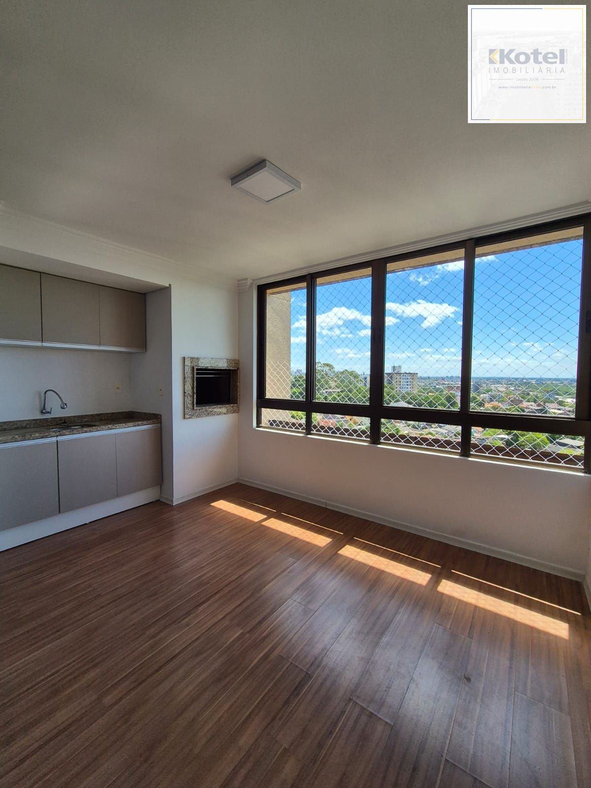Apartamento 03 dormitórios no Bairro Cristo Redentor em Porto Alegre.
