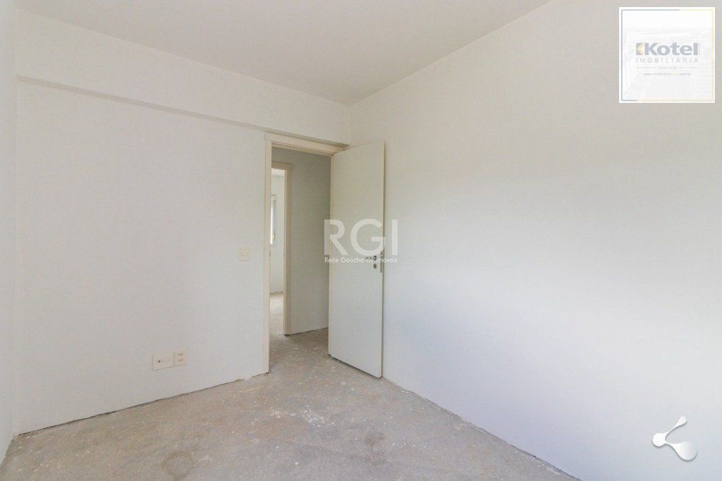 Vende apartamento, 03 dormitórios, living para dois ambientes, banheiro social, cozinha com churrasqueira e área de serviço e garagem.