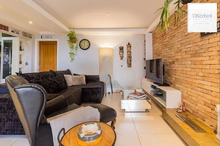 Apartamento à venda, 2 Quartos, 2 Banheiros, 2 Vagas, Bairro Menino Deus