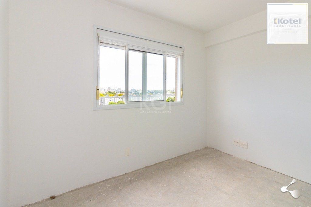 vende 03 dormitórios, living para dois ambientes, banheiro social, cozinha com churrasqueira e área de serviço com garagem