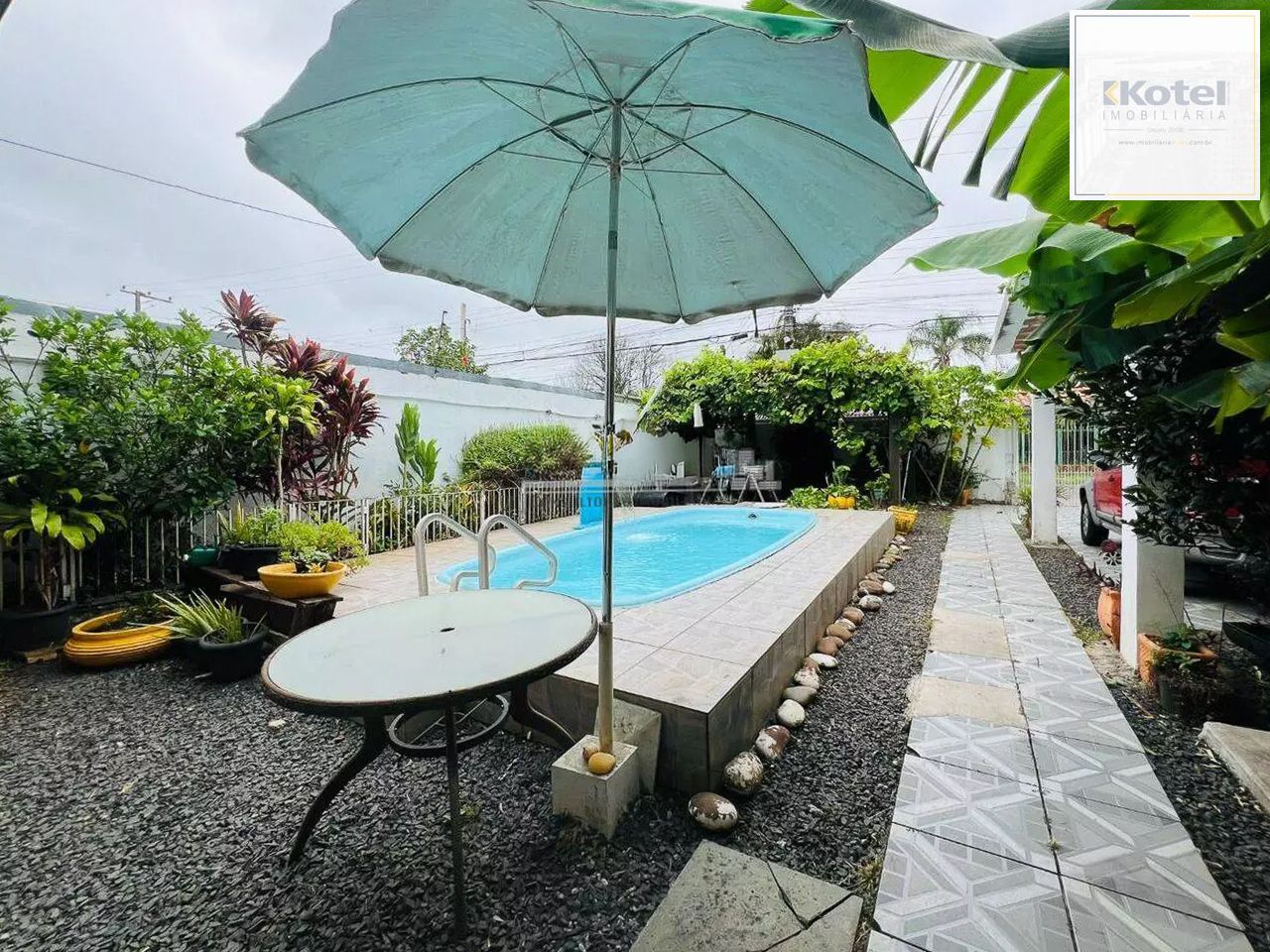 Casa com churrasqueira / Piscina