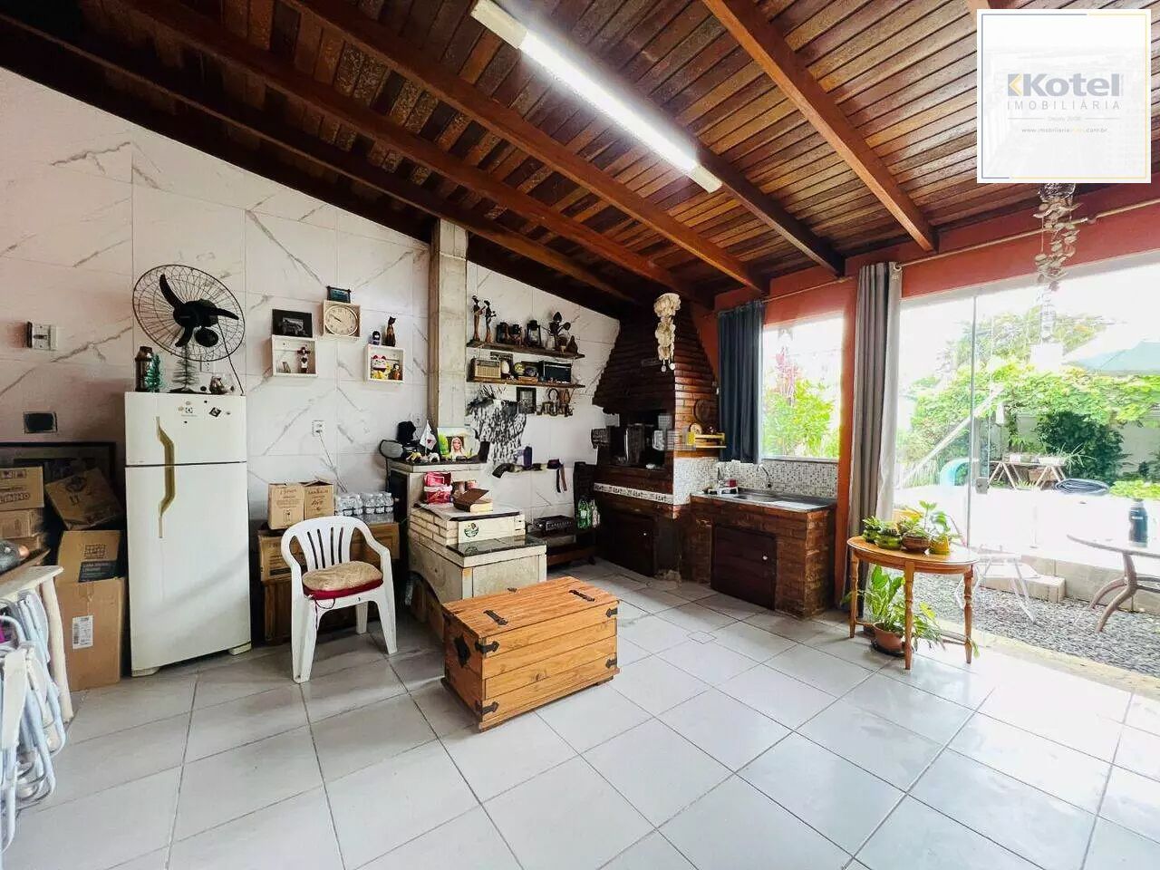 Casa com churrasqueira / Piscina