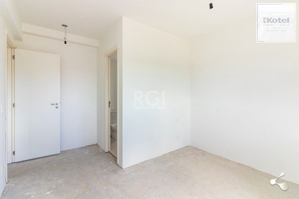 Vende apartamento, 03 dormitórios, living para dois ambientes, banheiro social, cozinha com churrasqueira e área de serviço e garagem.