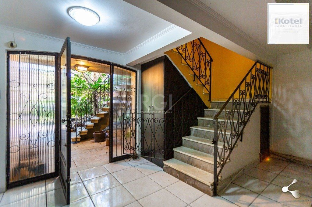Casa para Venda - 500m², 3 dormitórios, sendo 3 suites, 4 vagas - Vila Ipiranga