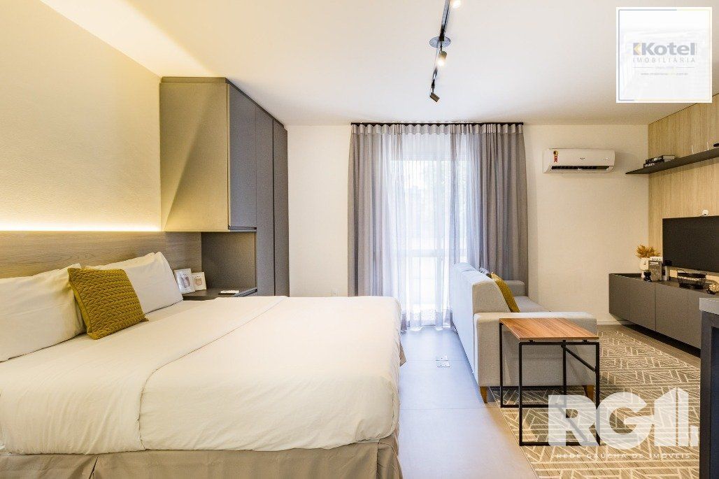 Studio localizado no Centro Histórico de Porto Alegre, uma das ruas mais charmosas e antigas de Porto Alegre.