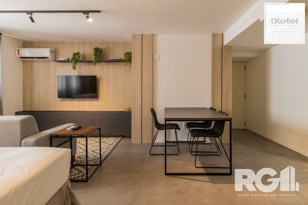 Apartamento no  Duque Center, localizado na Rua Duque de Caxias, Centro Histórico de Porto Alegre, uma das ruas mais charmosas e antigas de Porto Alegre,