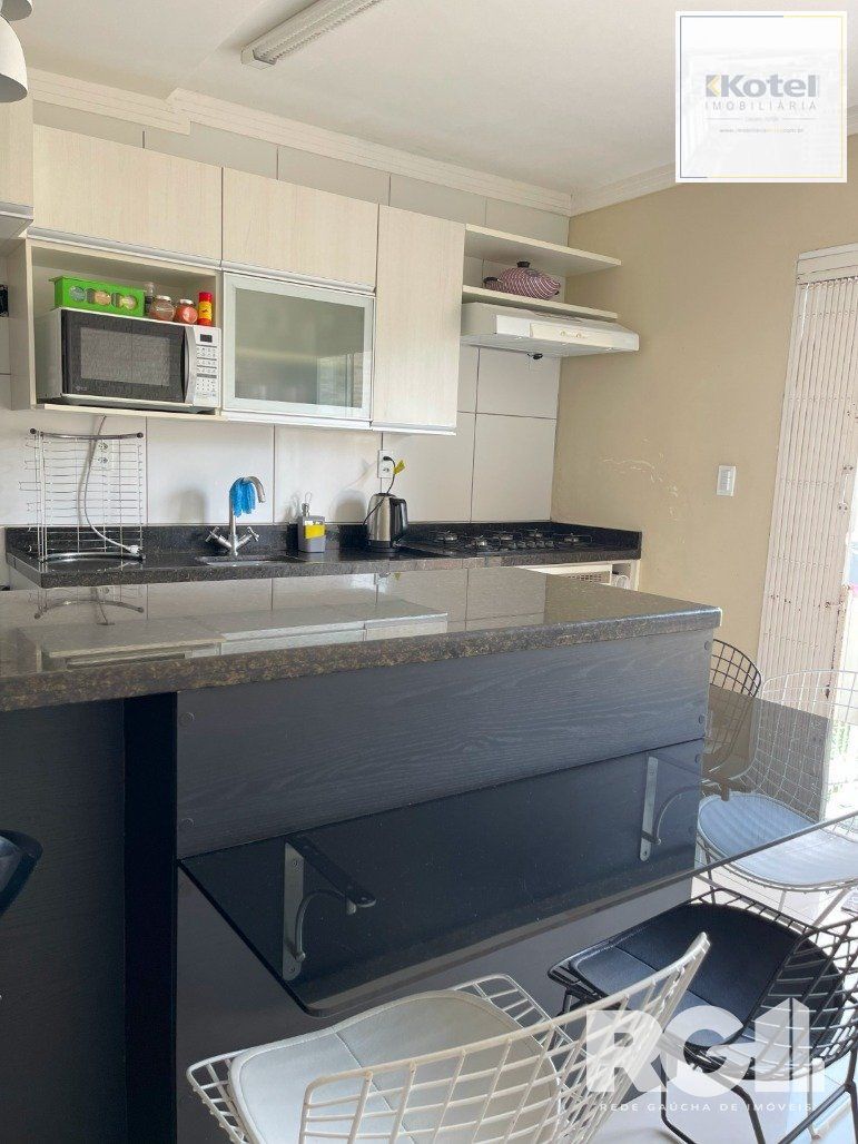 Bela casa três dormitórios localizada nos altos do bairro Guarujá — foto 4