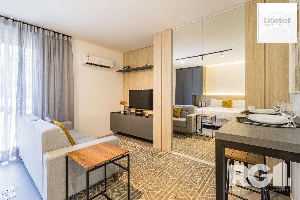 Studio localizado no Centro Histórico de Porto Alegre, uma das ruas mais charmosas e antigas de Porto Alegre.