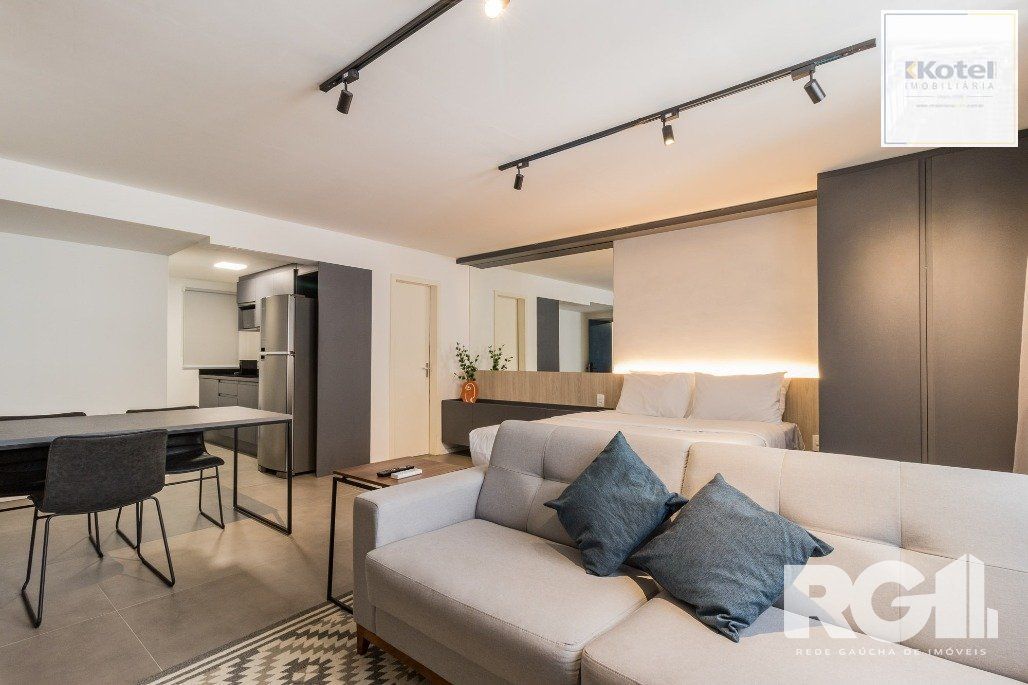 Apartamento no  Duque Center, localizado na Rua Duque de Caxias, Centro Histórico de Porto Alegre, uma das ruas mais charmosas e antigas de Porto Alegre,