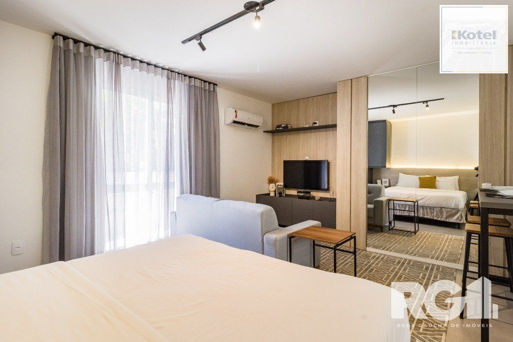 Studio localizado no Centro Histórico de Porto Alegre, uma das ruas mais charmosas e antigas de Porto Alegre.