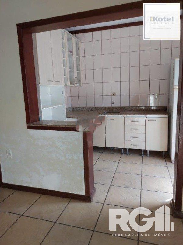 Linda Residência com cinco dormitórios no centro da cidade de Viamão/RS