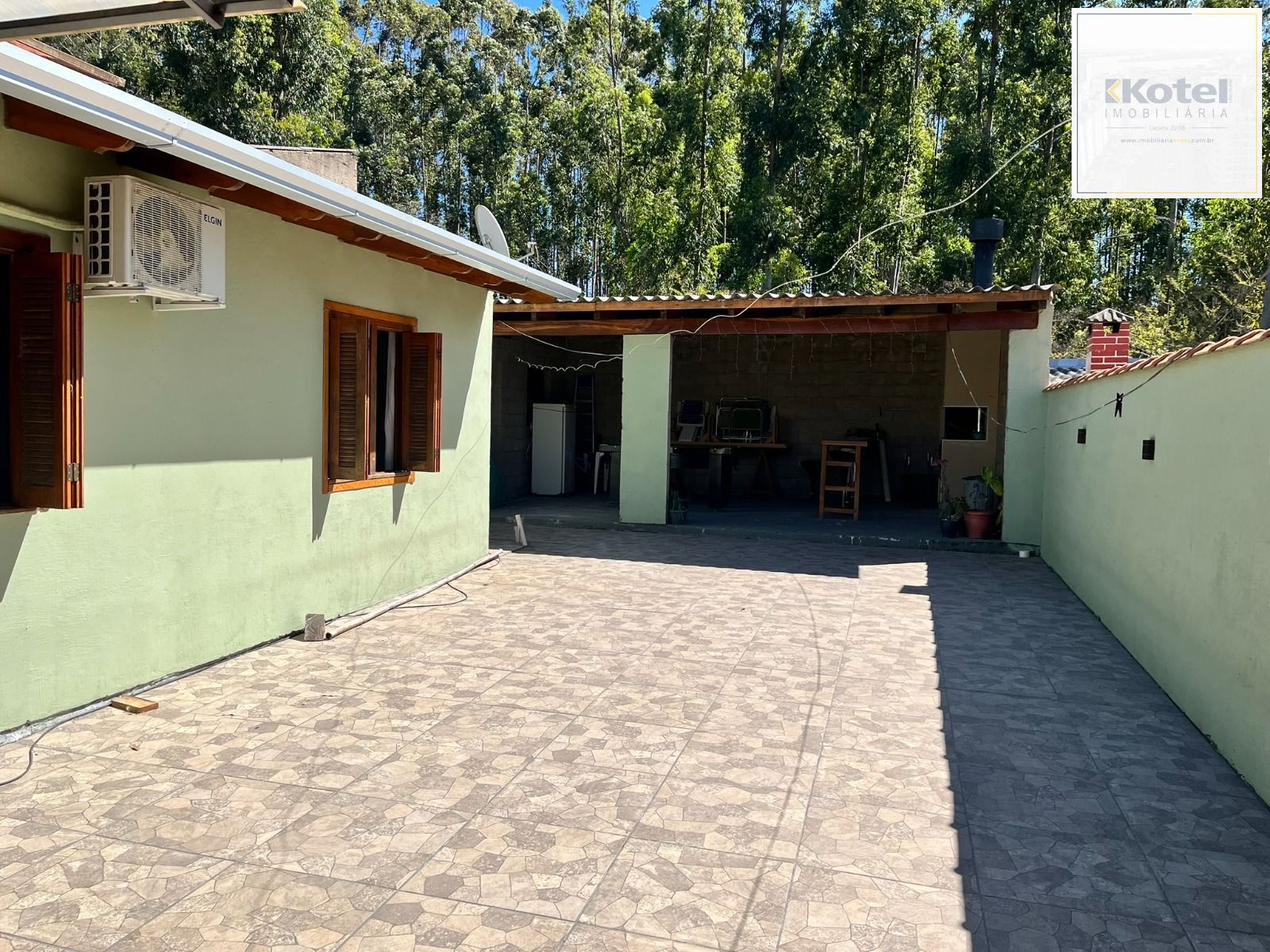 Casa 3 dormitorios com amplo patio