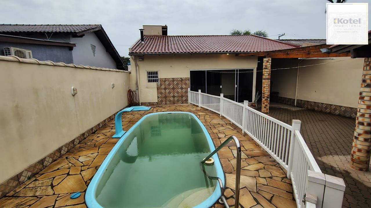 Casa com 2 quartos à venda