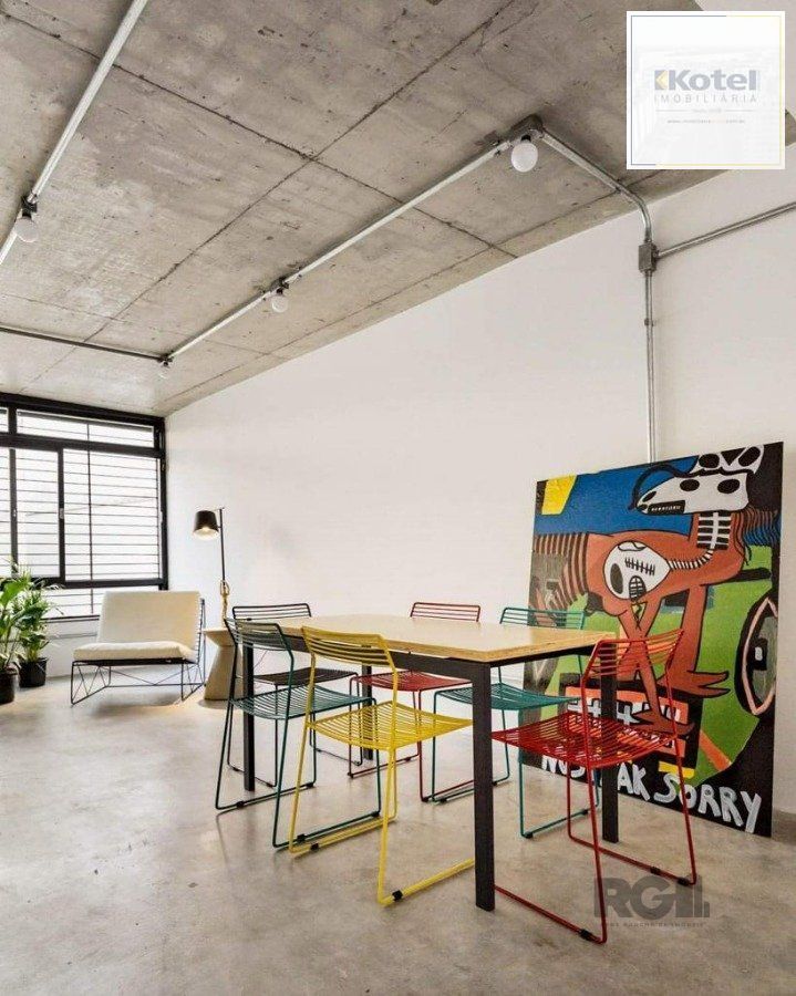 Prédio Comercial de Design Contemporâneo na Rua Coronel Fernando Machado, no Centro de Porto Alegre