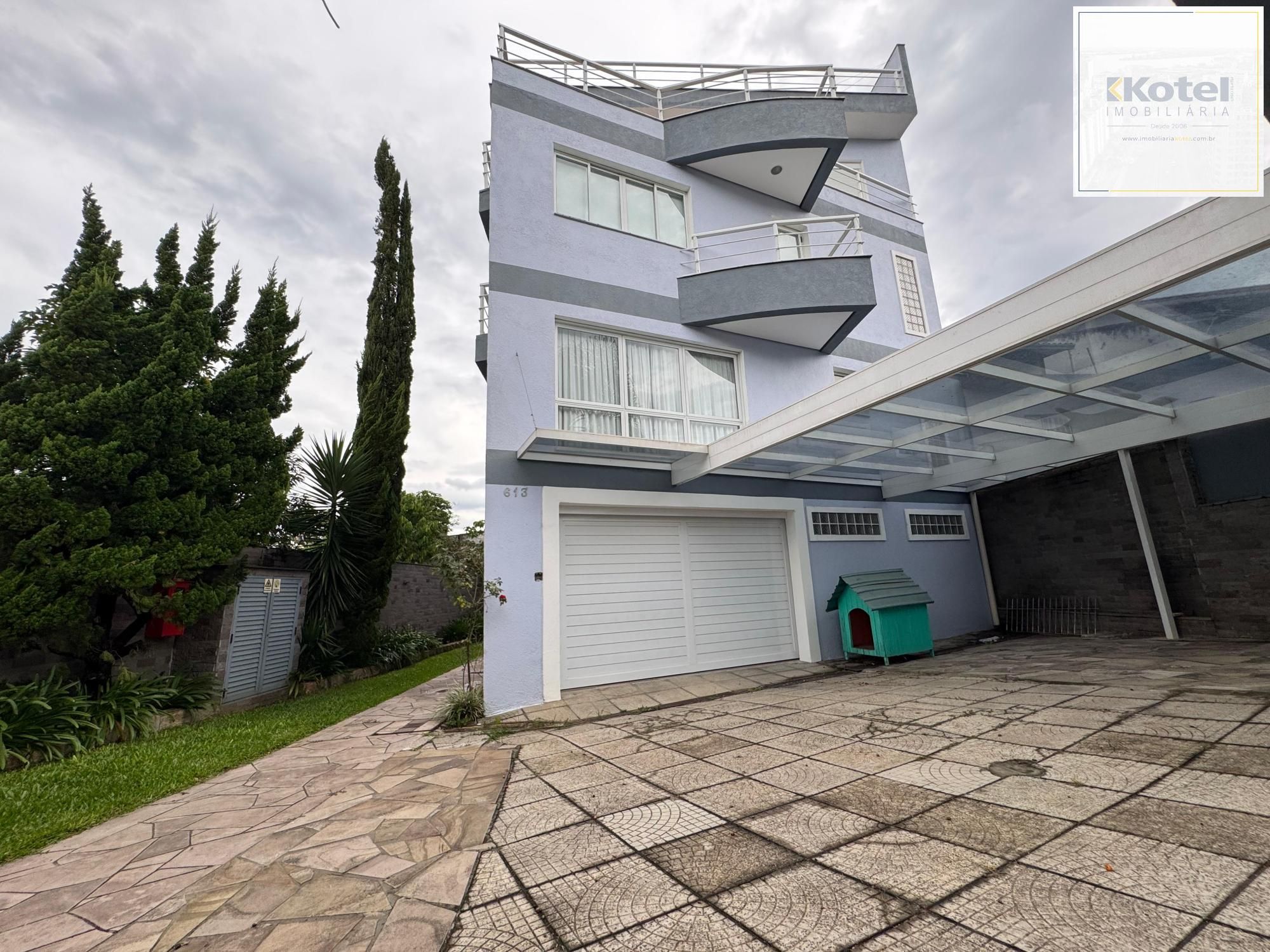 fachada da frente com garagens