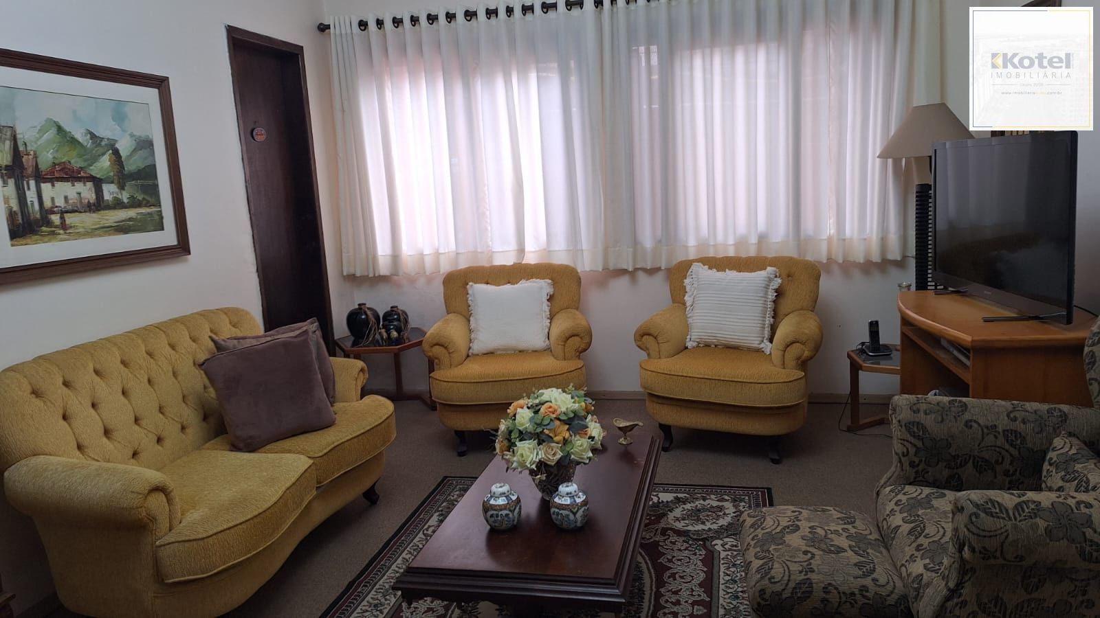 **Apartamento Mobiliado de 3 Quartos à Venda em Porto Alegre, Rio Grande do Sul**