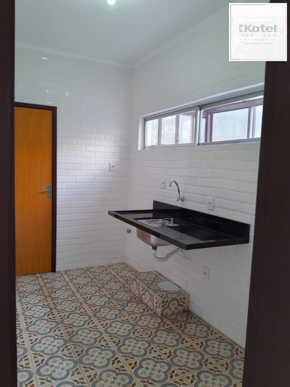 apartamento à venda no Edifício Caravellas, localizado na Rua Dr. Timóteo, no bairro Moinhos de Vento