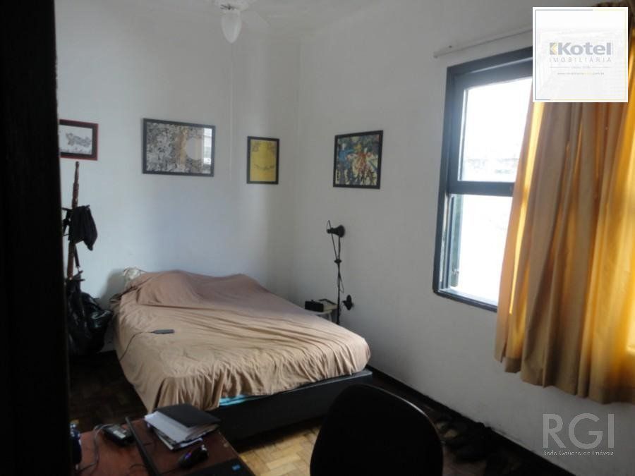 Casa para Venda - 250m², 4 dormitórios, sendo 1 suites, 2 vagas - Petrópolis — foto 2