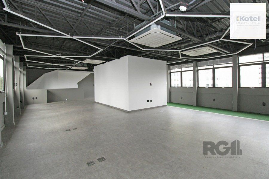 Conjunto com 171,46m² área privativa, com 1 vaga de garagem. — foto 2