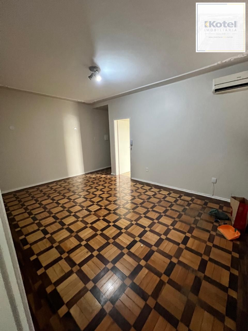 Venda, 2 quartos, 1 com sacada, de frente, dependência integrada a cozinha - ampla, , área de serviço com banho auxiliar