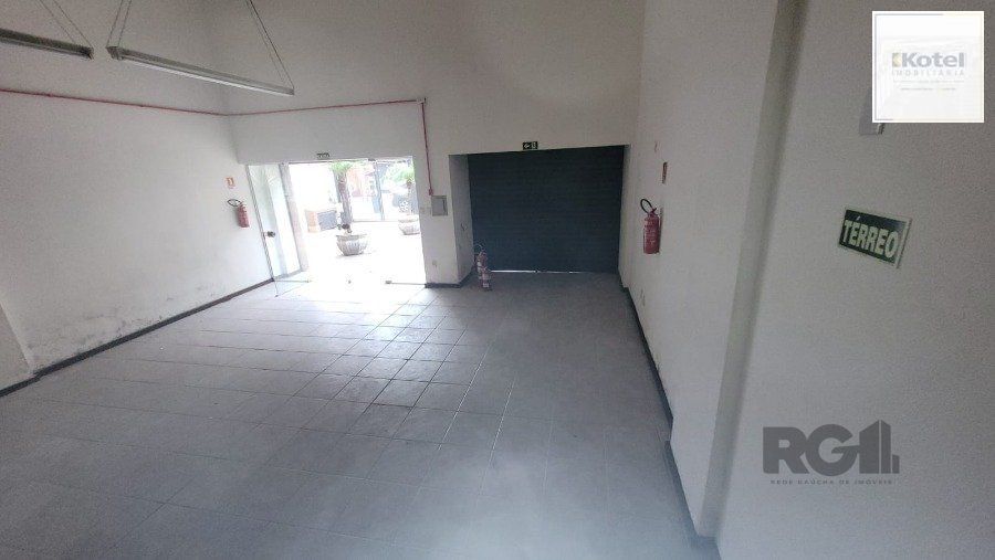 Loja a Venda na Rua Félix da Cunha, com 150m², Moinhos de Vento, entre a Av Cristóvão e Rua  Marques do Pombal, com amplo salão