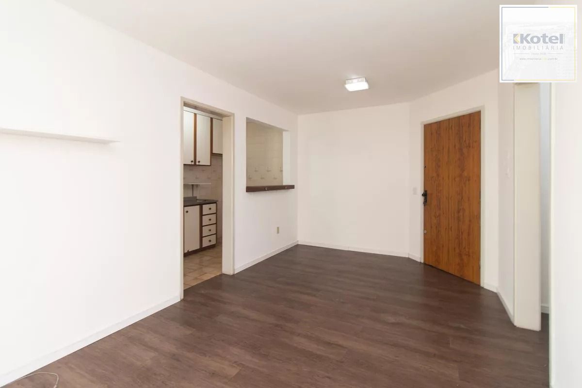 Excelente apto. no Bairro Partenon, com 52m2 de área útil, semi mobiliado, de 01 dormitório c/ uma vaga de garagem escriturada e coberta — foto 5