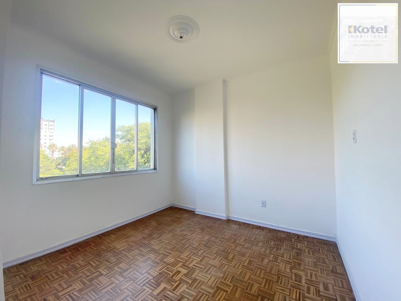 Apartamento  reformado de 3 dormitórios transformado em 2 perto da Redenção