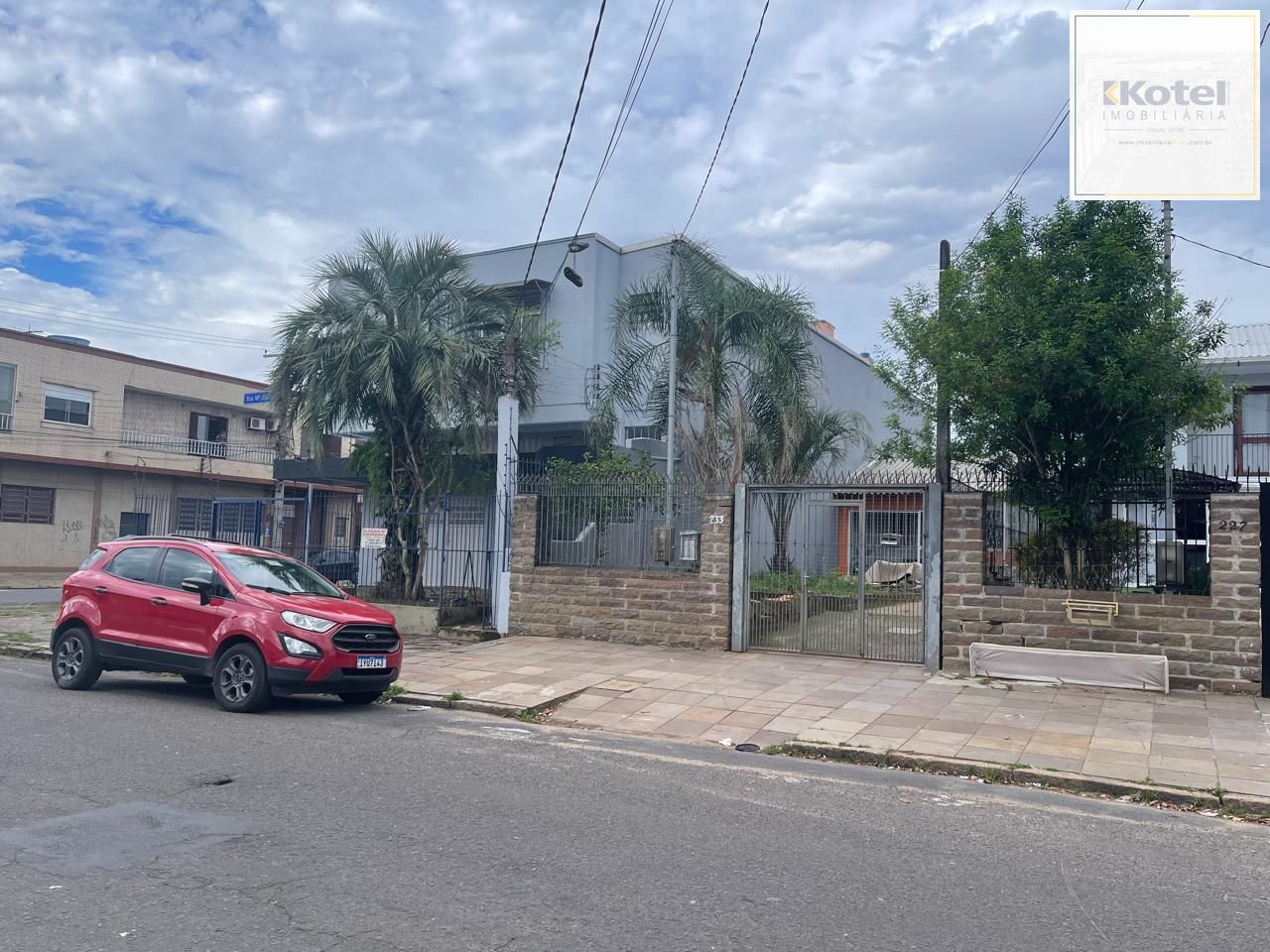 Prédio comercial com várias salas Lotadas nas e depósito/ Garagem, ótimo para Academias,