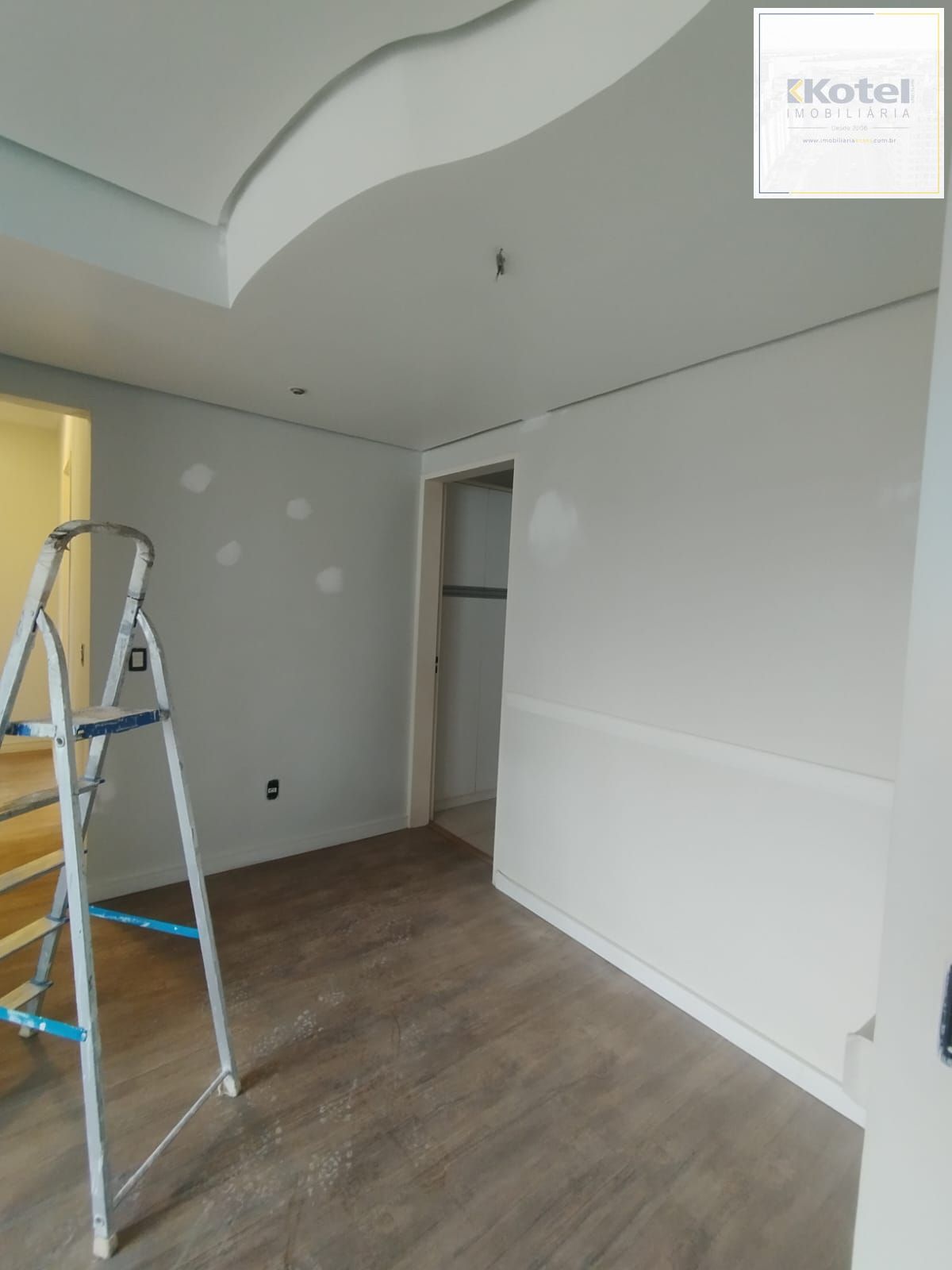 VENDA APARTAMENTO 2 DORMITÓRIOS, 2 BANHOS, ANDAR ALTO 1 VAGA INFRA