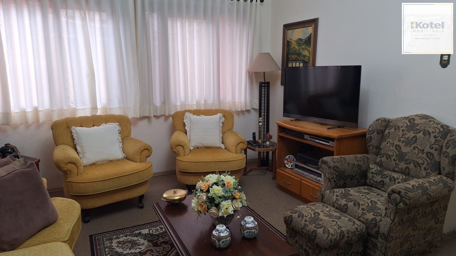 **Apartamento Mobiliado de 3 Quartos à Venda em Porto Alegre, Rio Grande do Sul**