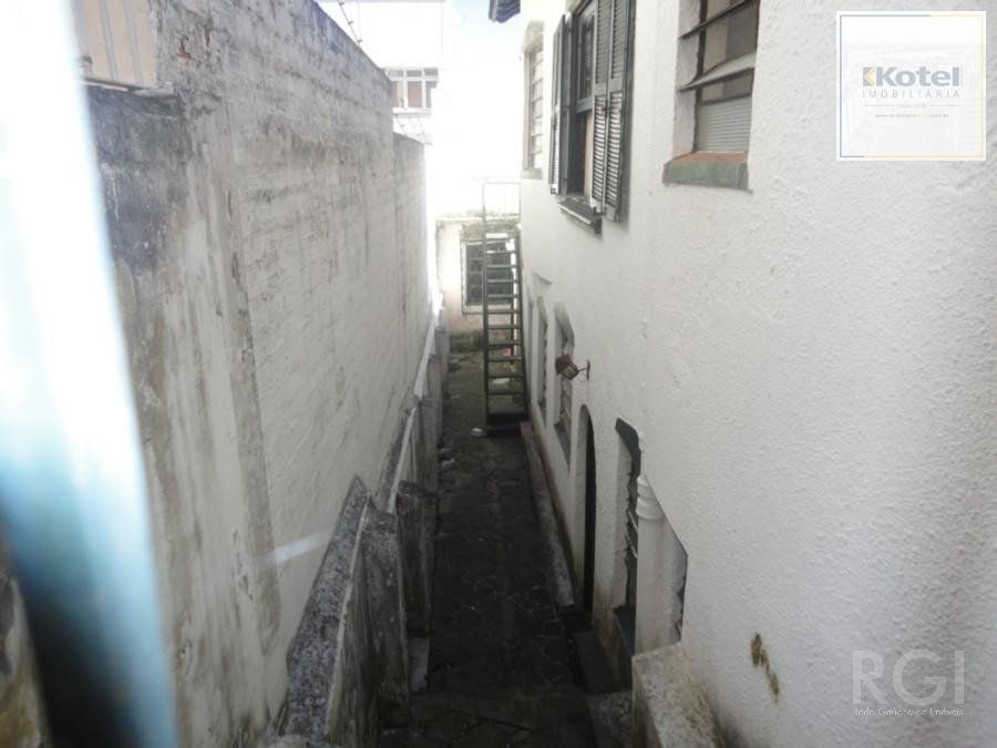 Casa para Venda - 250m², 4 dormitórios, sendo 1 suites, 2 vagas - Petrópolis — foto 3