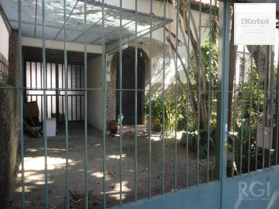 Casa para Venda - 250m², 4 dormitórios, sendo 1 suites, 2 vagas - Petrópolis — foto 4