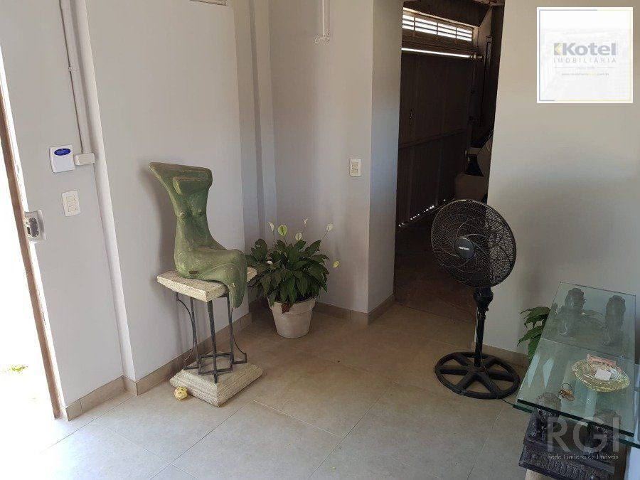 Casa para Venda - 200m², 4 dormitórios, sendo 1 suites, 4 vagas - Santa Tereza — foto 2