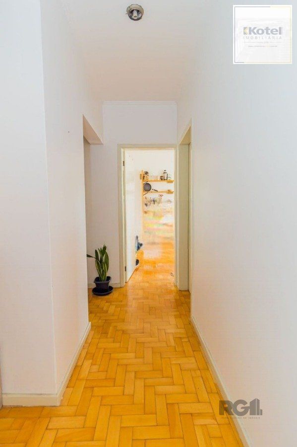 Ampla apartamento 3 dormitorios,living 2 ambientes na Cidade Baixa, com 2 garagem,
