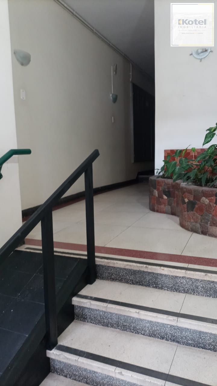 apartamento com 74m de área privativa, 02 dormitórios, sendo um deles com sacada, Rua Pinto Bandeira